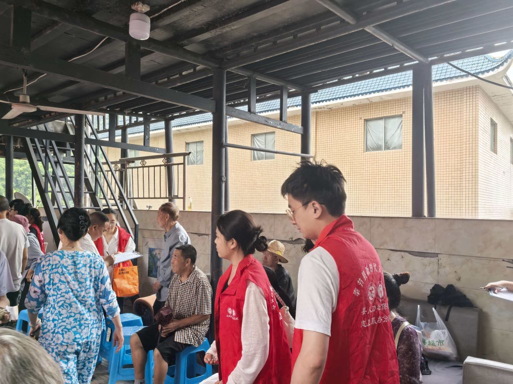 县统计局在迎宾社区开展 “粽情端午传文明 积分赋能促共治” 主题活动.jpg